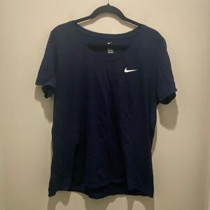 Nike The Nike Tee Athletic Cut Navy T-Shirt Women’s Size XL Casual Wear EUC